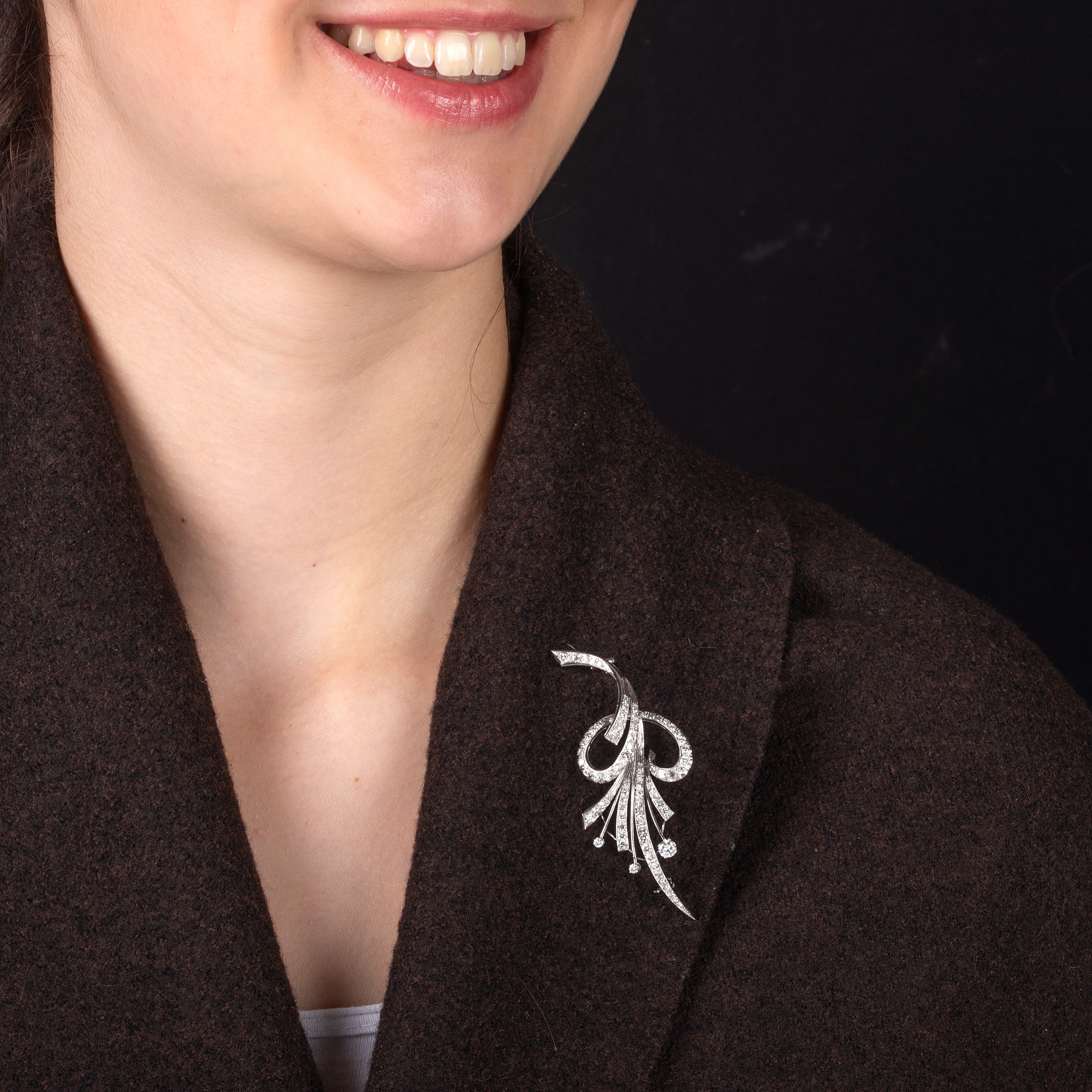 Spilla floreale in oro bianco e diamanti