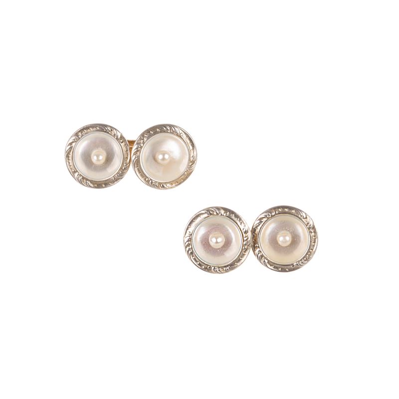 Paio di gemelli in oro giallo 18 kt, argento, madreperla e microperle