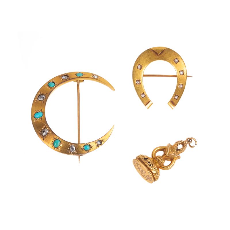 Spilla Mezza luna in oro 18 kt, diamanti e turchese e spilla ferro di cavallo in oro 18 kt