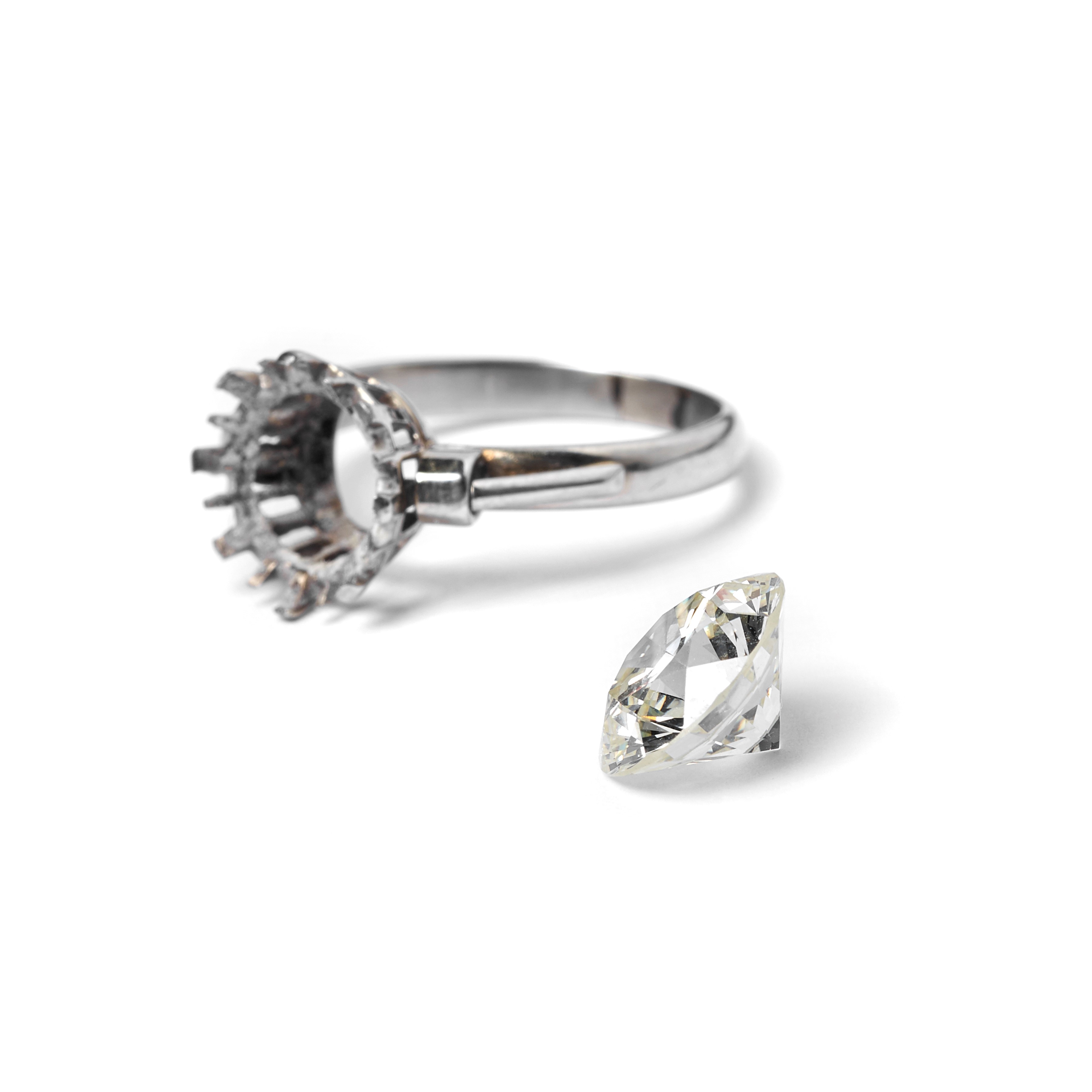 Anello solitario in oro bianco e diamante di ct 4.23