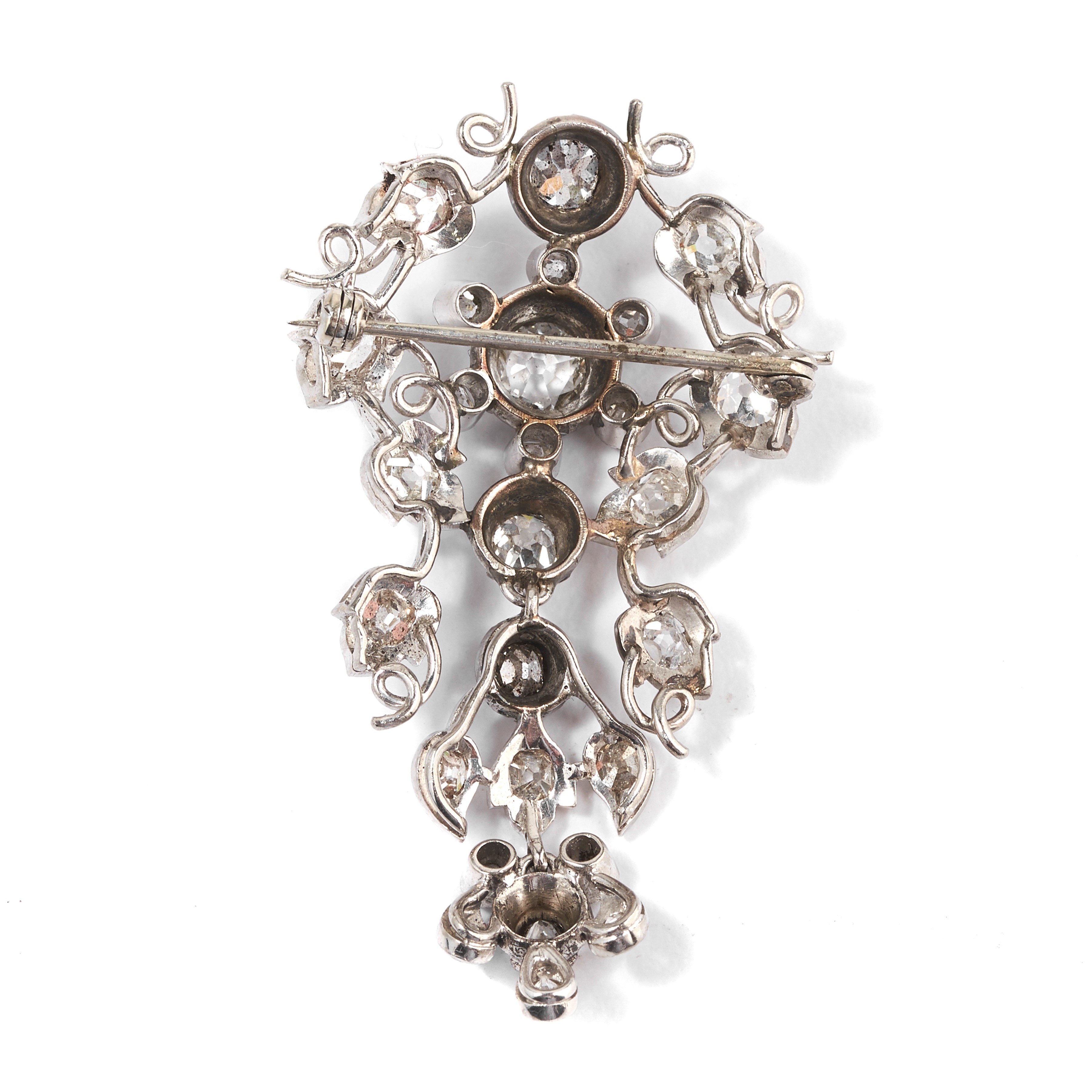 Spilla Tulipani in oro bianco e diamanti