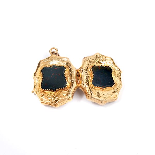 18 kt yellow gold and jasper portrait pendant