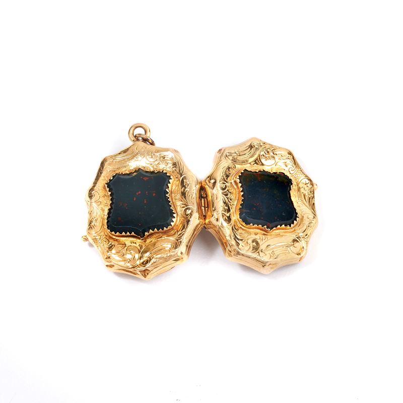 Pendente portaritratti in oro giallo 18 kt e diaspro
