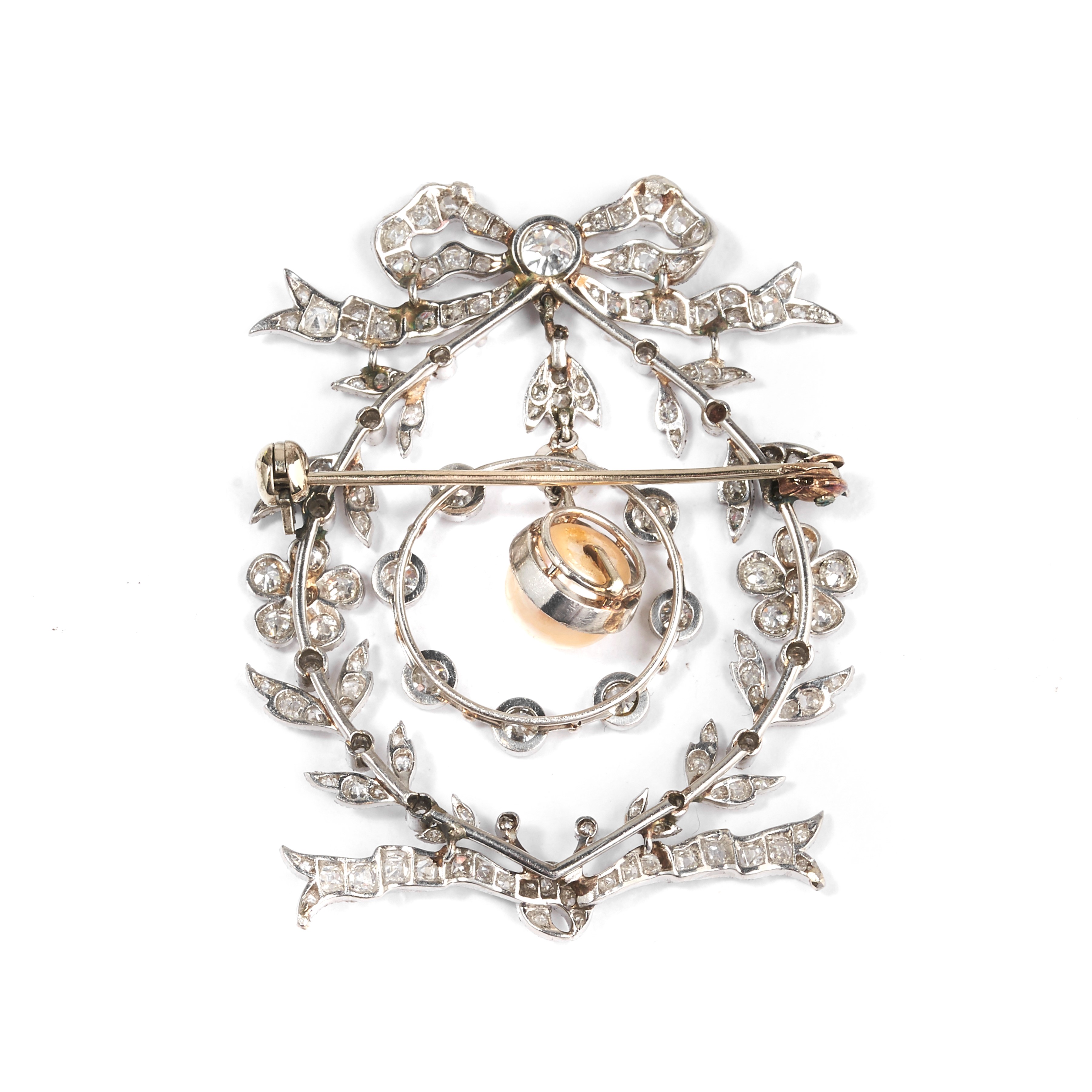 Spilla Ghirlanda in platino, diamanti e perla
