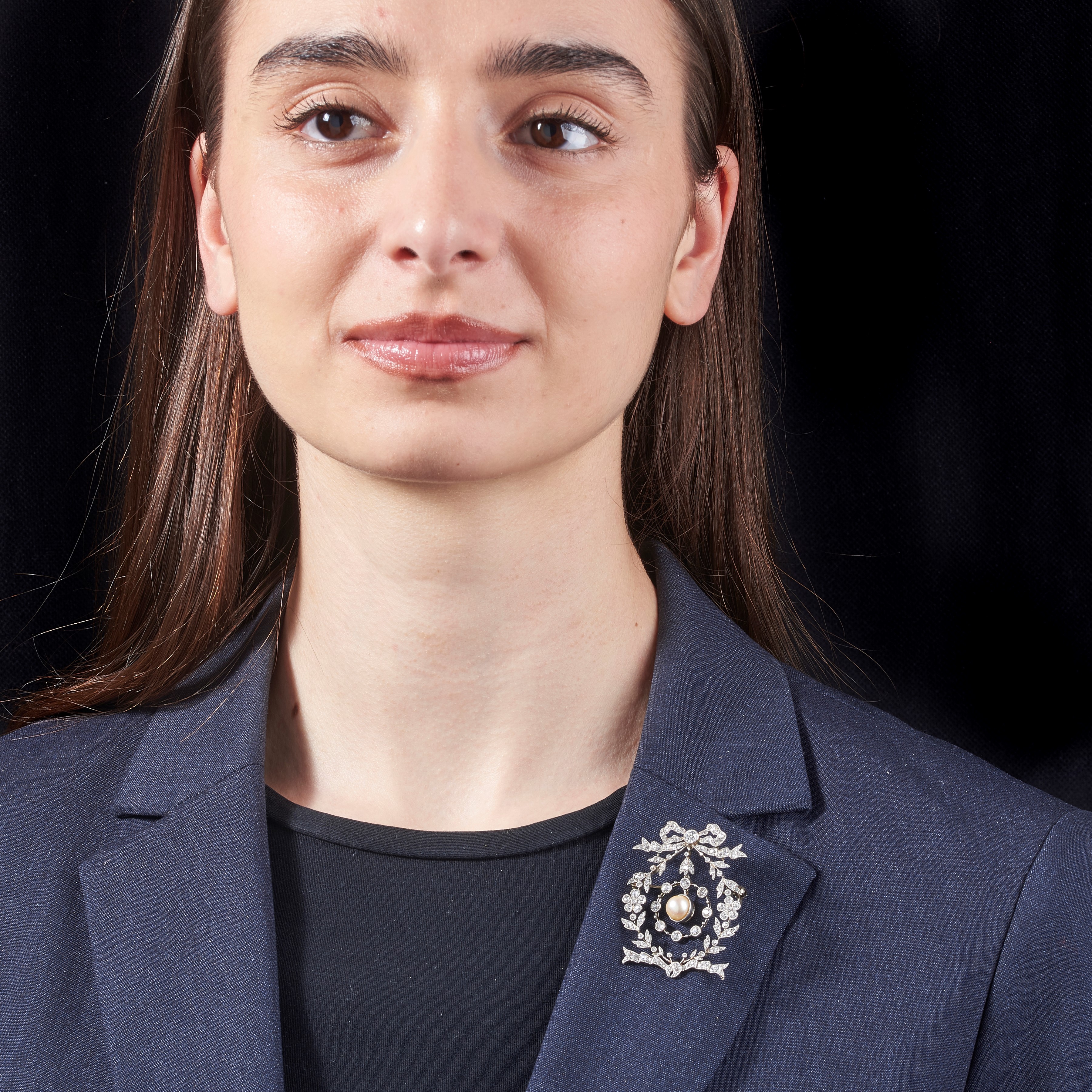 Spilla Ghirlanda in platino, diamanti e perla