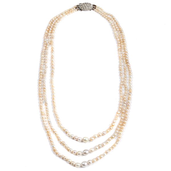 Rare three-strand necklace in natural degradé pearls, platinum and diamonds