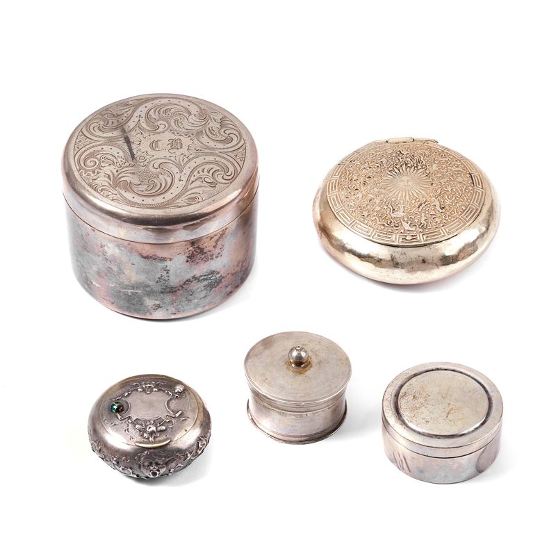 Cinque scatole circolari in argento 800