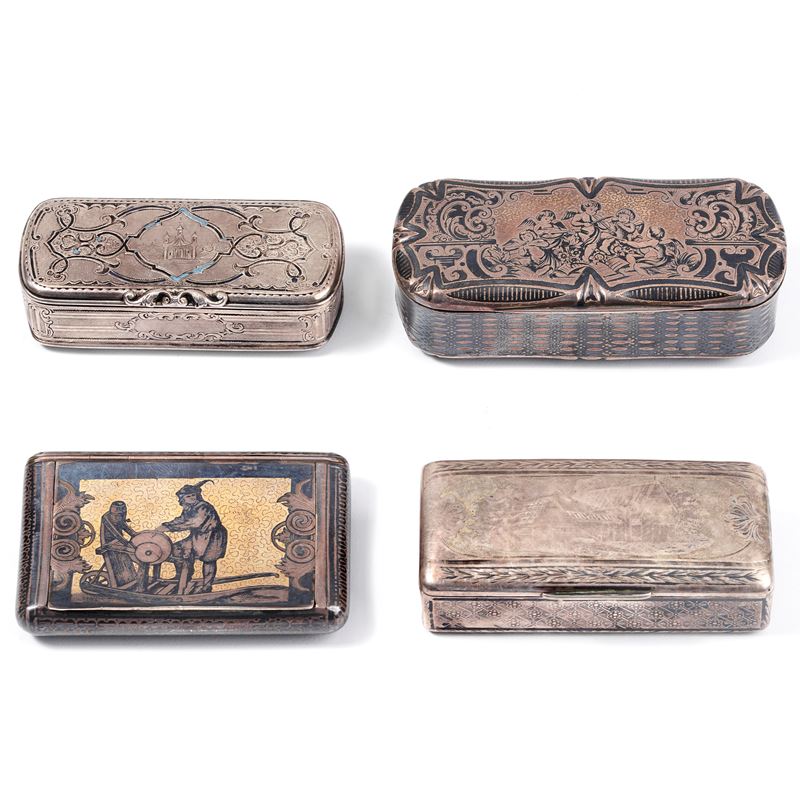 Quattro tabacchiere con paesaggi e scene di vita quotidiana in agento 800, decorate a niello