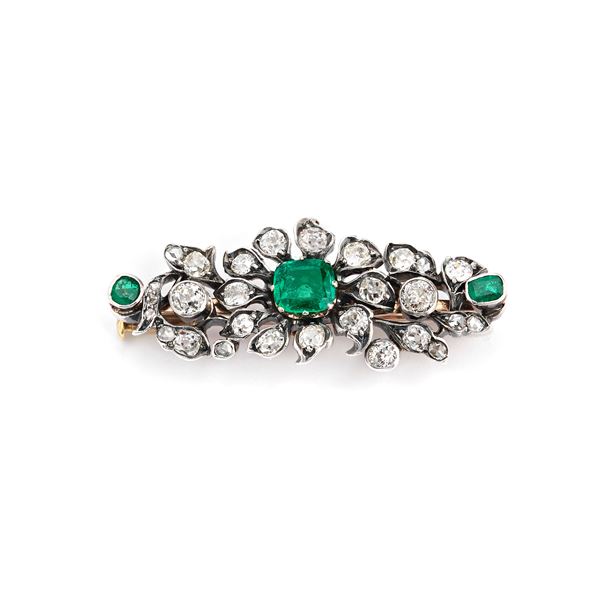 Floral-inspired brooch in low-titre gold, silver, diamonds and emeralds