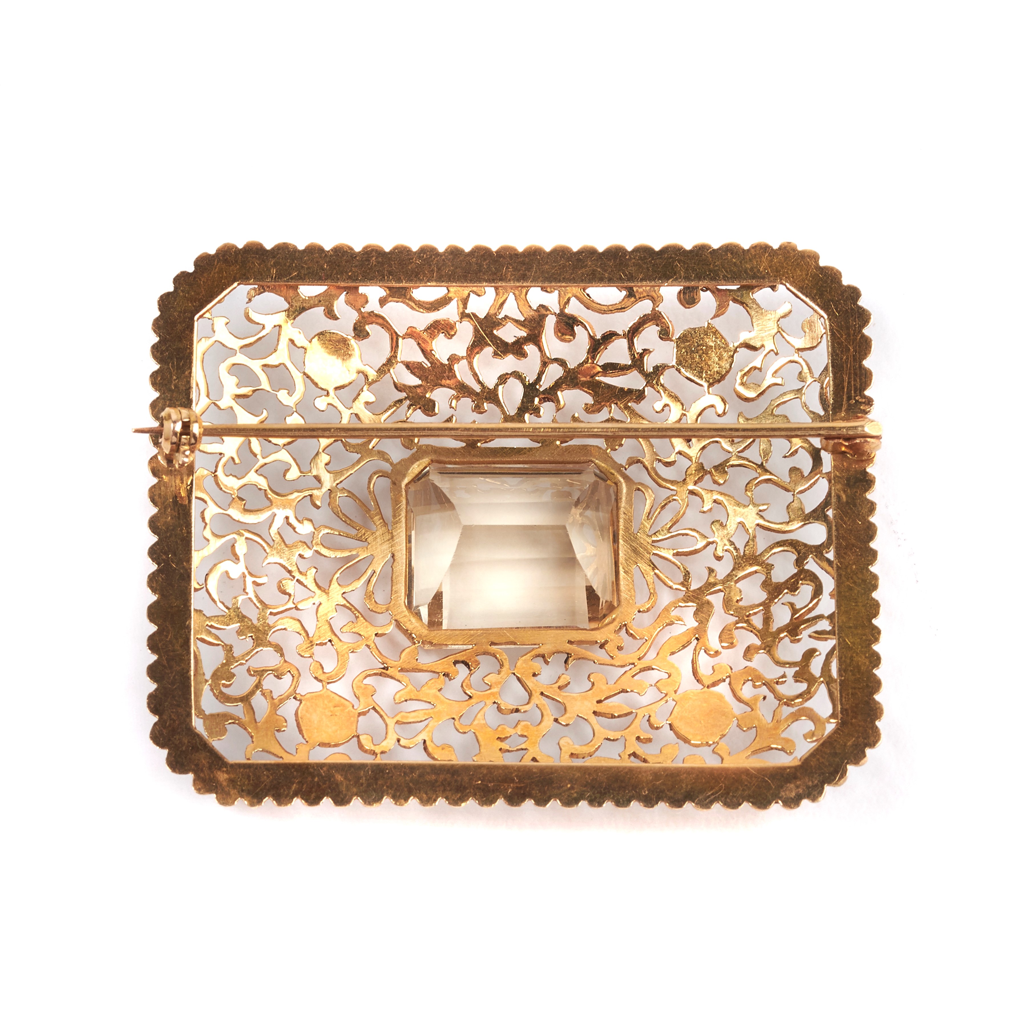 Grande spilla rettangolare in oro giallo 18 kt lavorato a tricot e quarzo citrino