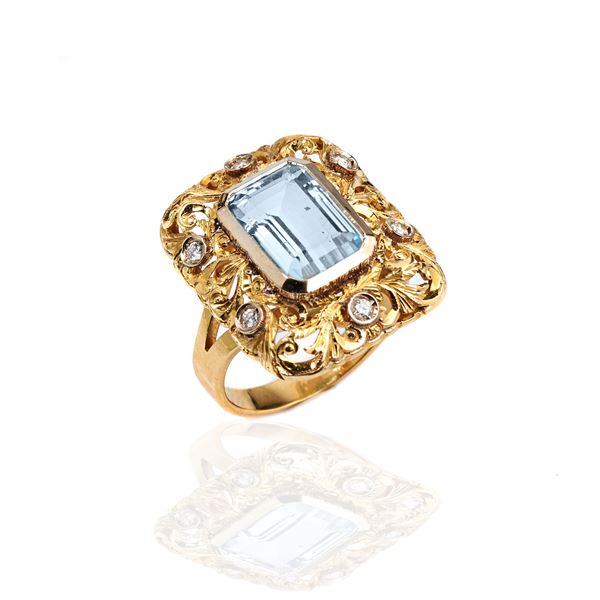 Rectangular ring in yellow gold, diamonds and aquamarine