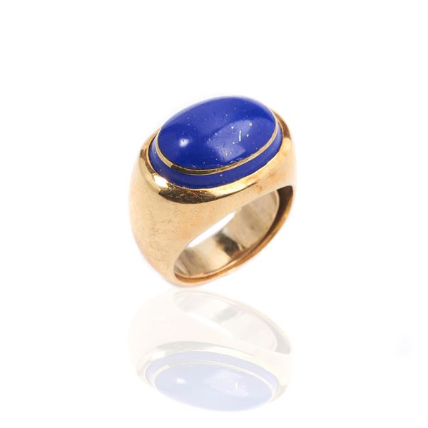 Large ring in 18 kt yellow gold and lapis lazuli