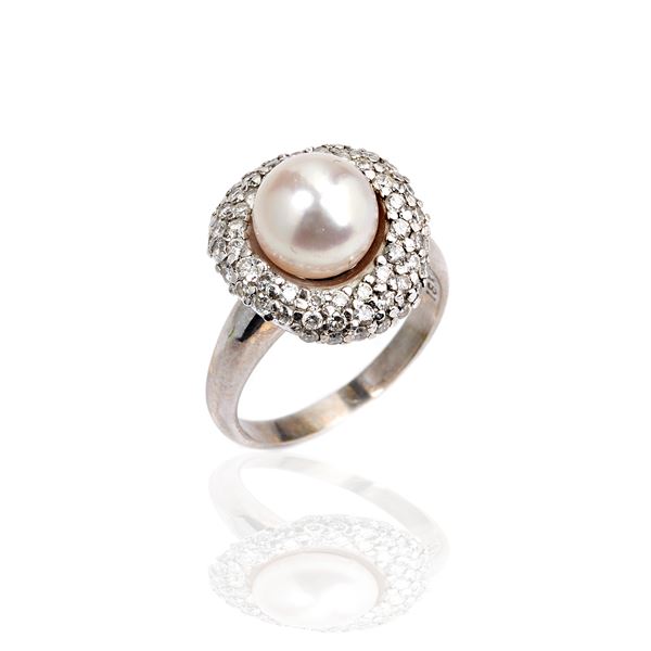 18 kt white gold ring, diamonds and cultured pearl