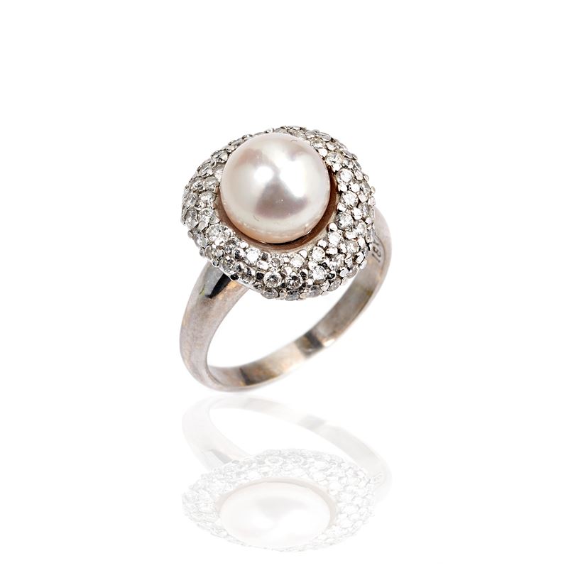 Anello in oro bianco 18 kt, diamanti e perla coltivata