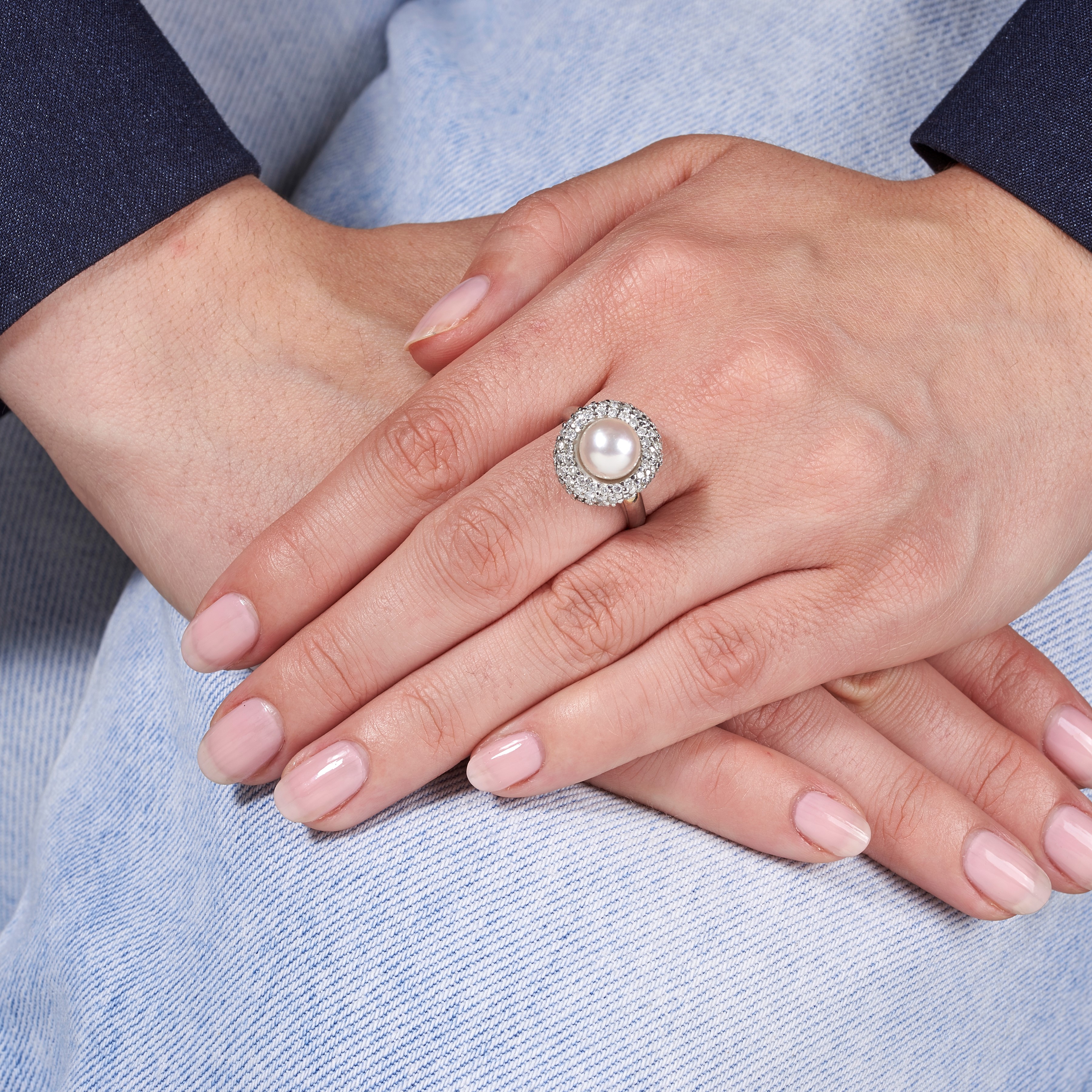 Anello in oro bianco 18 kt, diamanti e perla coltivata