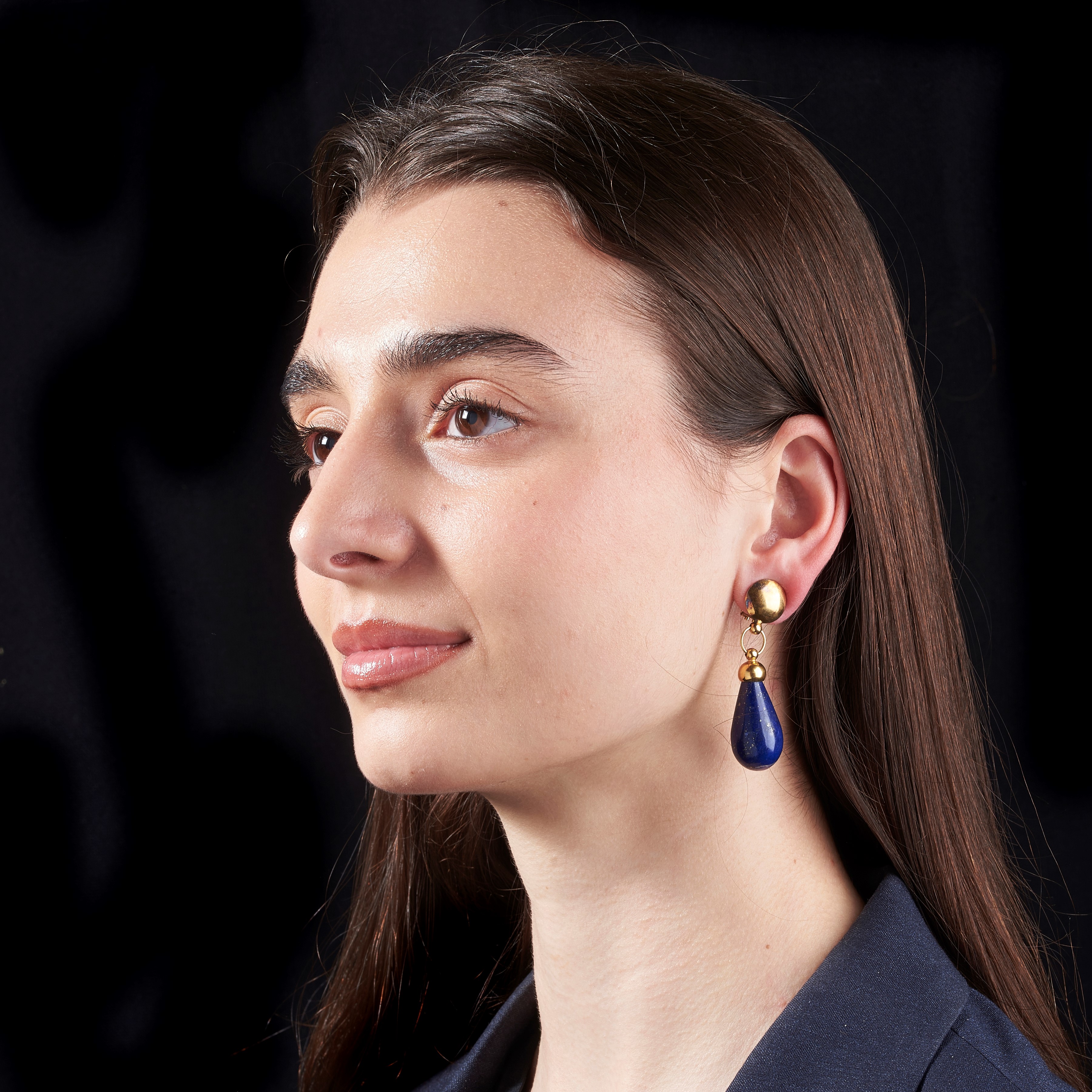 Paio di orecchini pendenti in oro giallo 18 kt e lapislazzuli