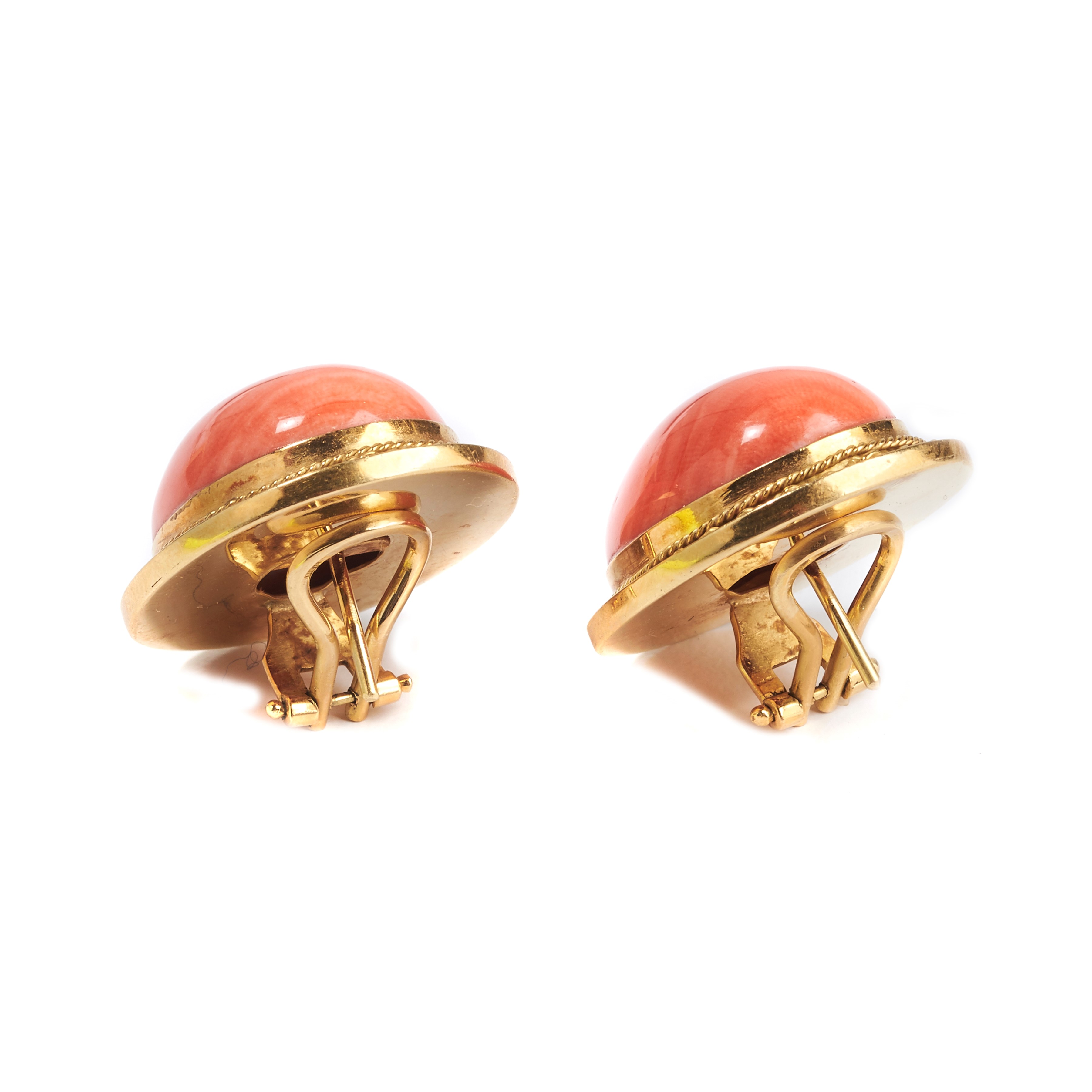 Paio di grandi orecchini ovali in oro giallo 18 kt e corallo rosa
