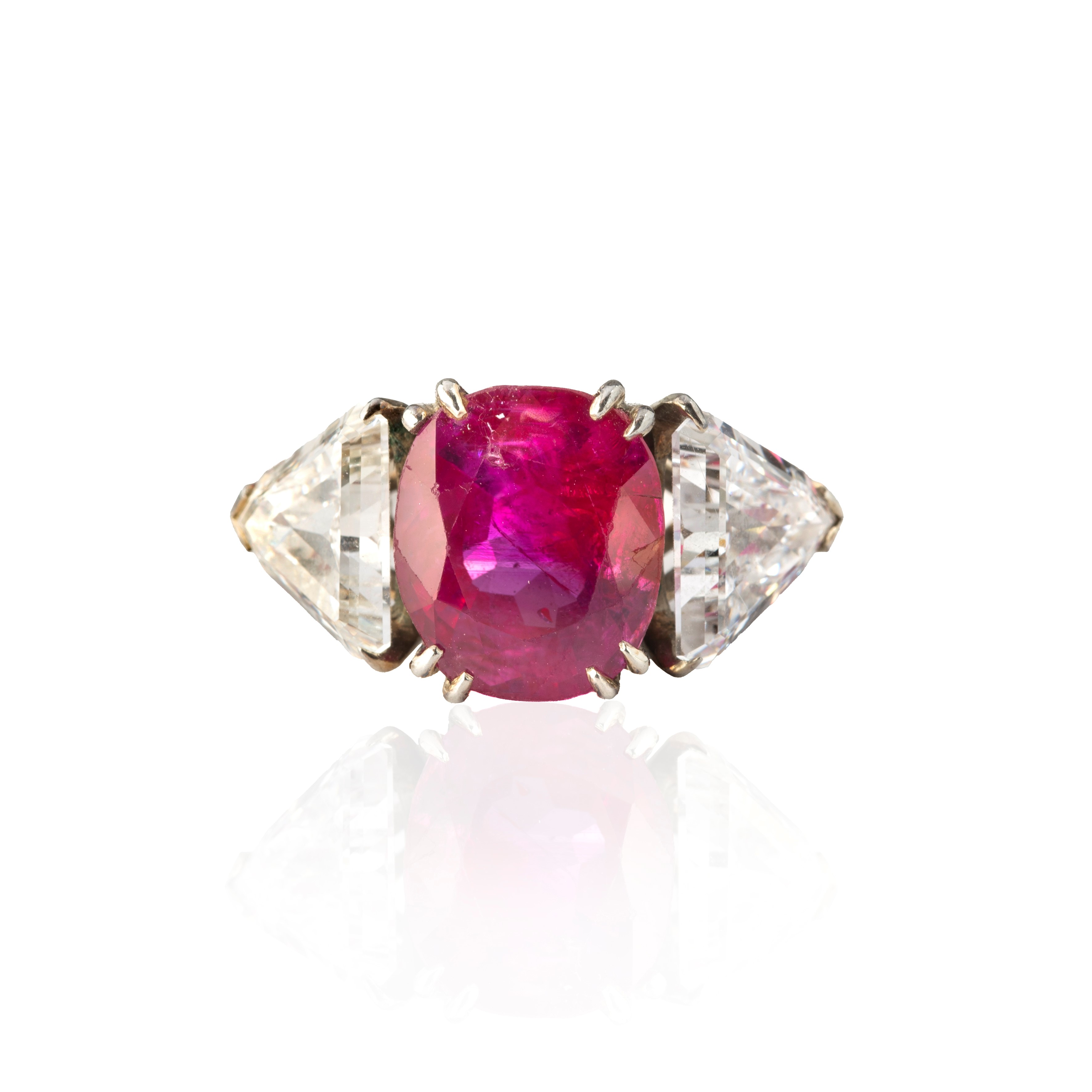 Anello in oro bianco 18 kt, diamanti e rubino Birmano Naturale