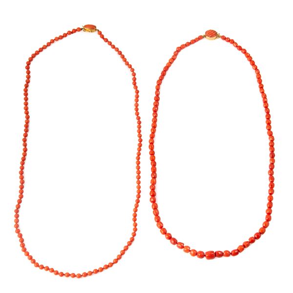 Two necklaces in red coral and 18 kt yellow gold