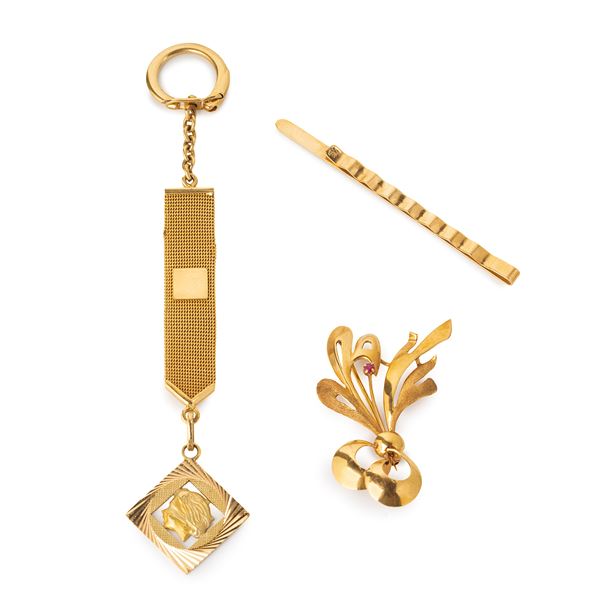 Portachiavi, spilla e spilla a barretta in oro giallo 18 kt