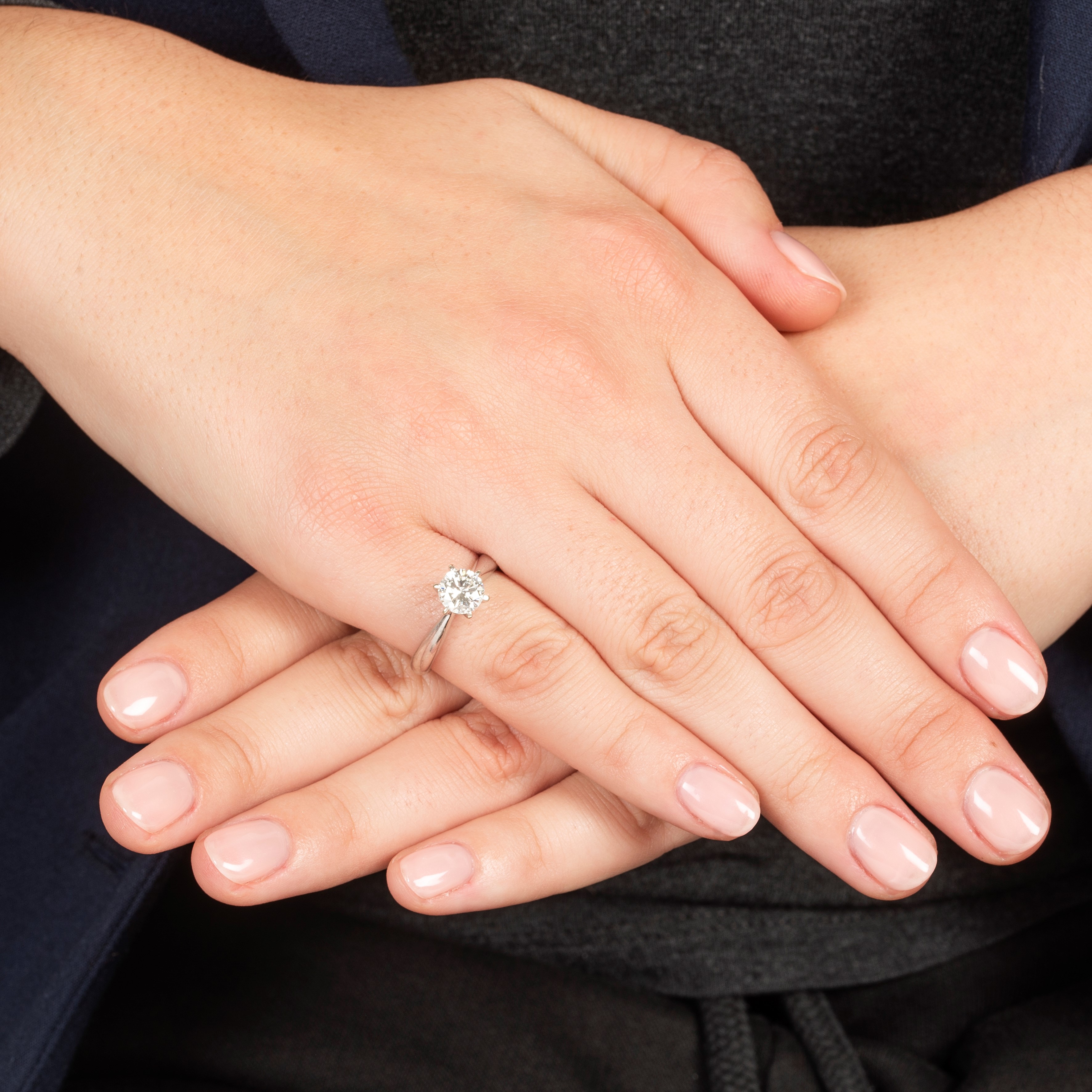 Anello solitario in oro bianco 18 kt e diamante