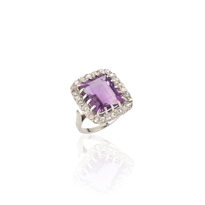 Grande anello in oro bianco 18 kt, diamanti e ametista