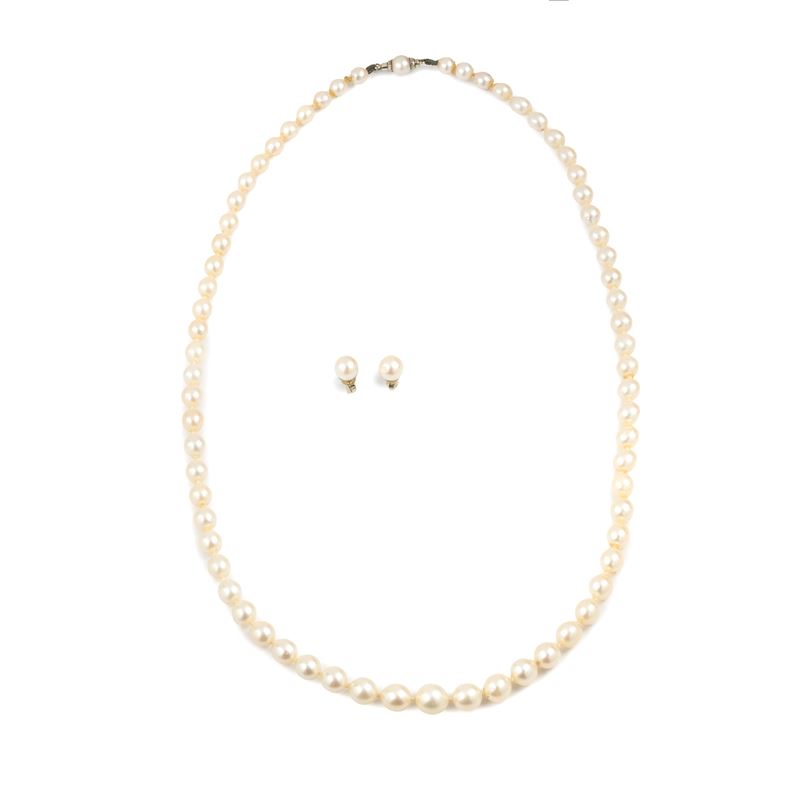 Filo in perle coltivate e oro bianco 18 kt e paio di orecchini con perle en suite