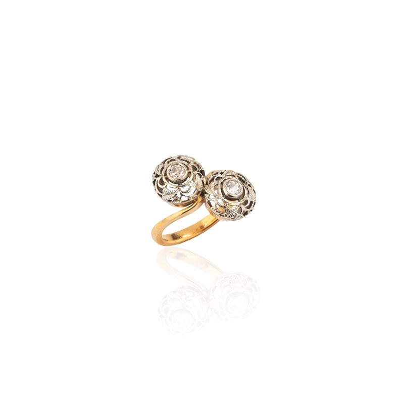 Anello contrariè in oro bianco, oro giallo 18 kt e diamanti