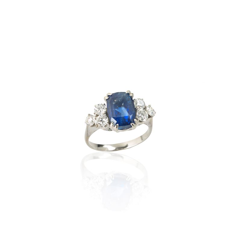 Anello in oro bianco 18 kt, diamanti e zaffiro naturale Sri Lanka