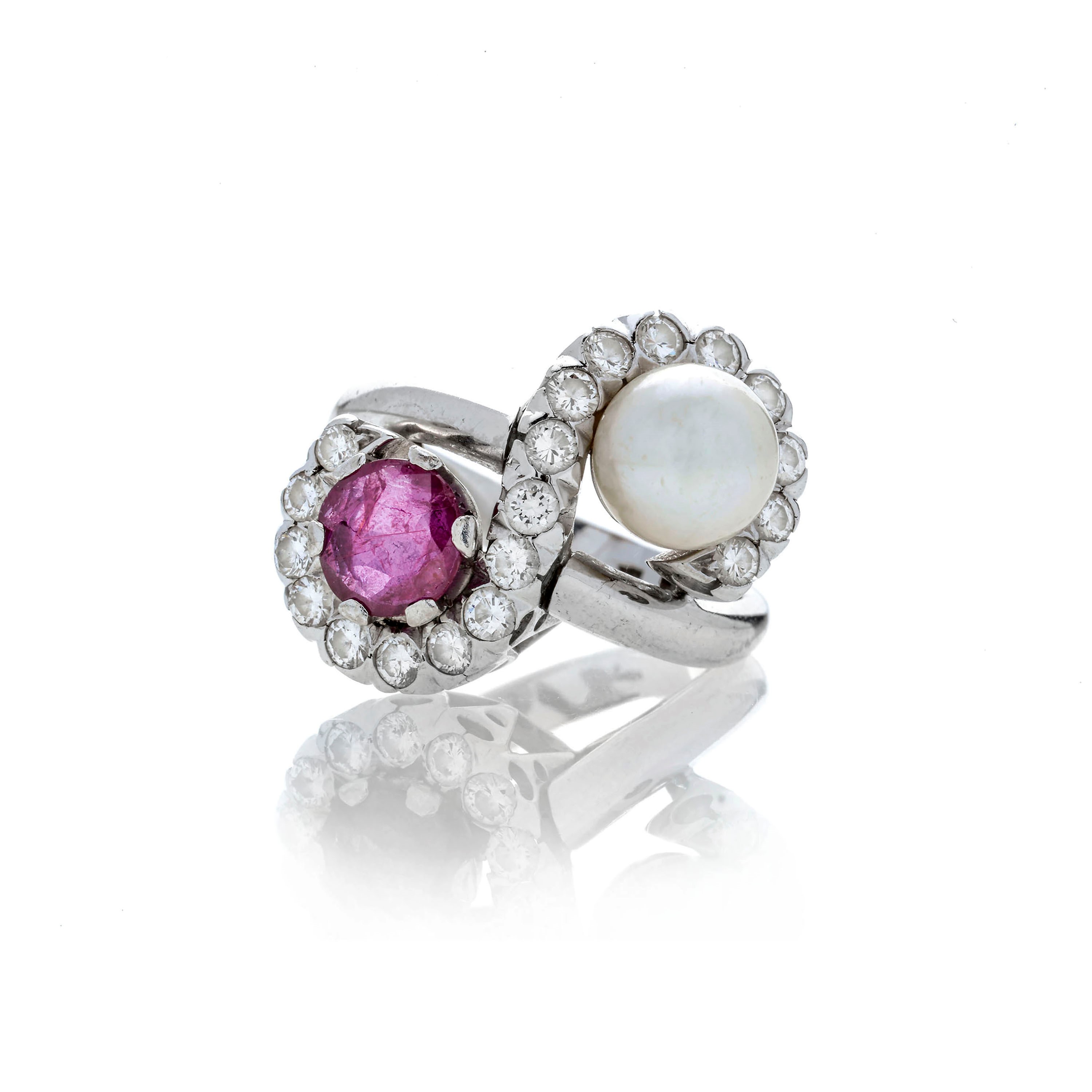 Anello contrariè in oro bianco 18 kt, diamanti, perla e rubino