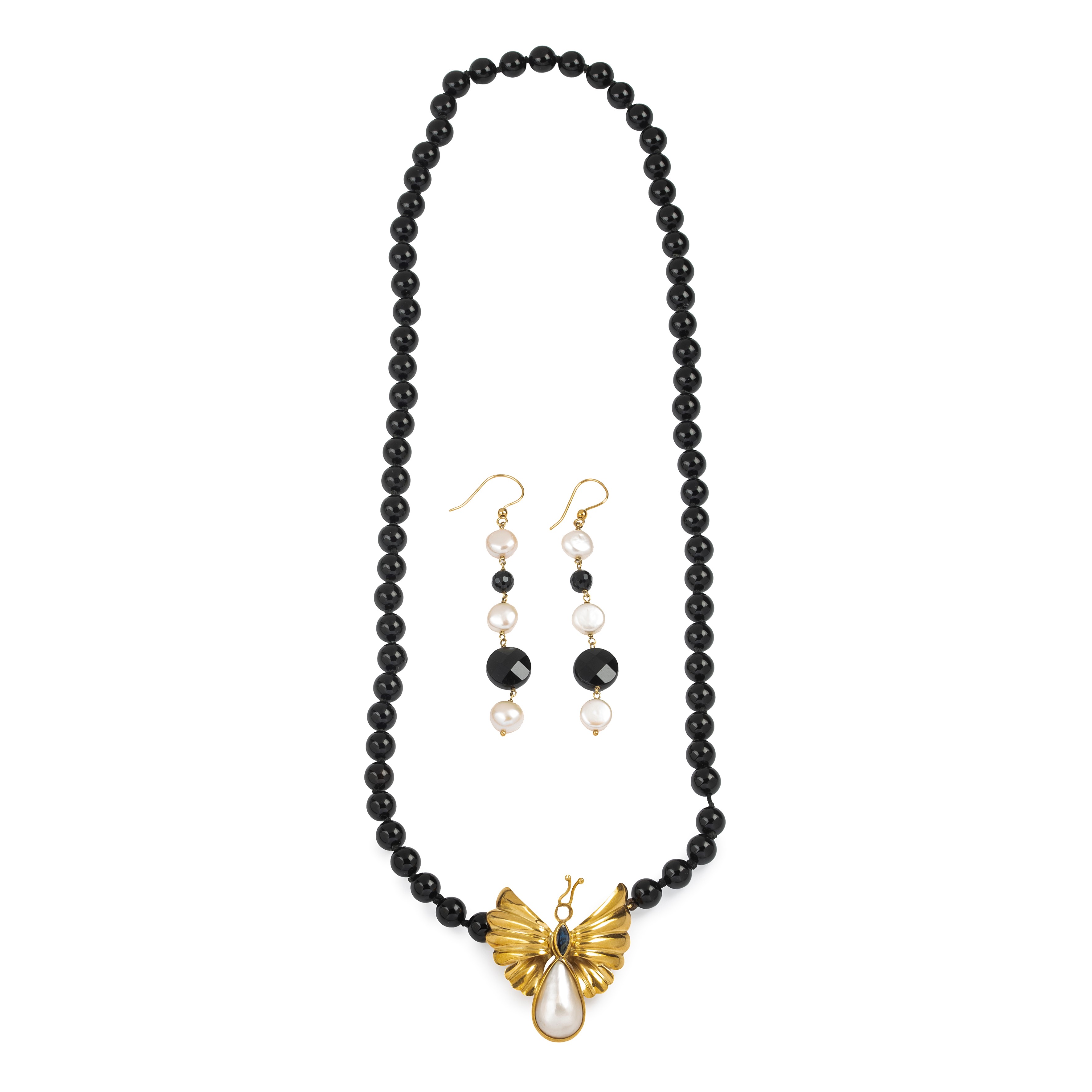 Collana in onice, oro giallo 18 kt, zaffiro e perla mabè e orecchini in oro18 kt, perle e onice