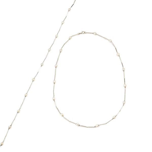 Long necklace in 18kt white gold and cultured pearls