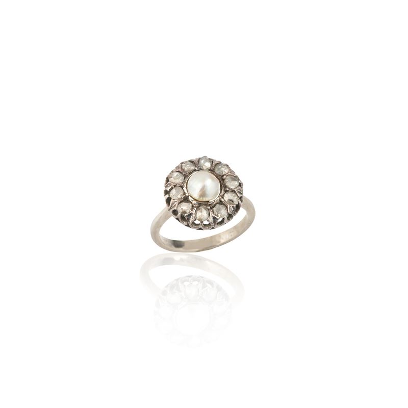 Anello a margherita in oro bianco 18 kt, argento, diamanti e perla mabè