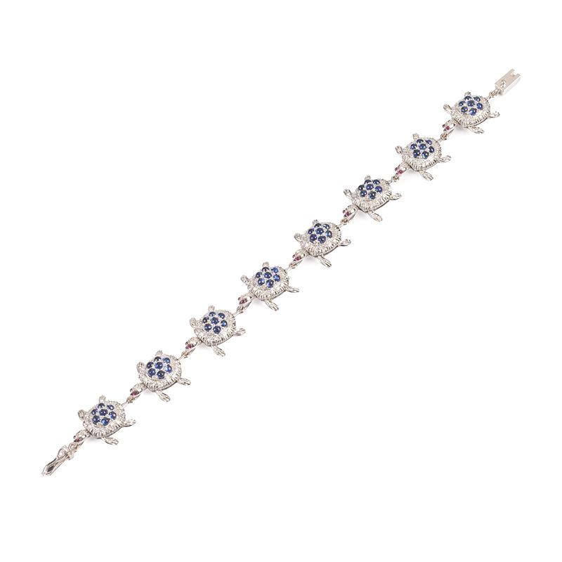 Bracciale tartarughe in oro bianco 18 kt, diamanti, rubini e zaffiri
