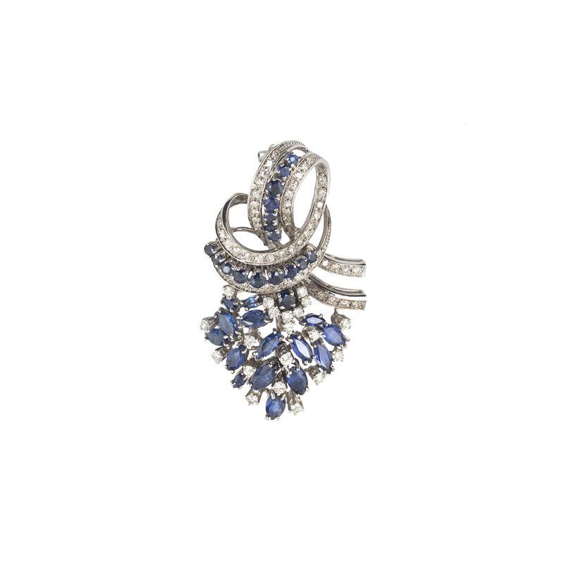 Spilla floreale in oro bianco 18 kt, diamanti e zaffiri