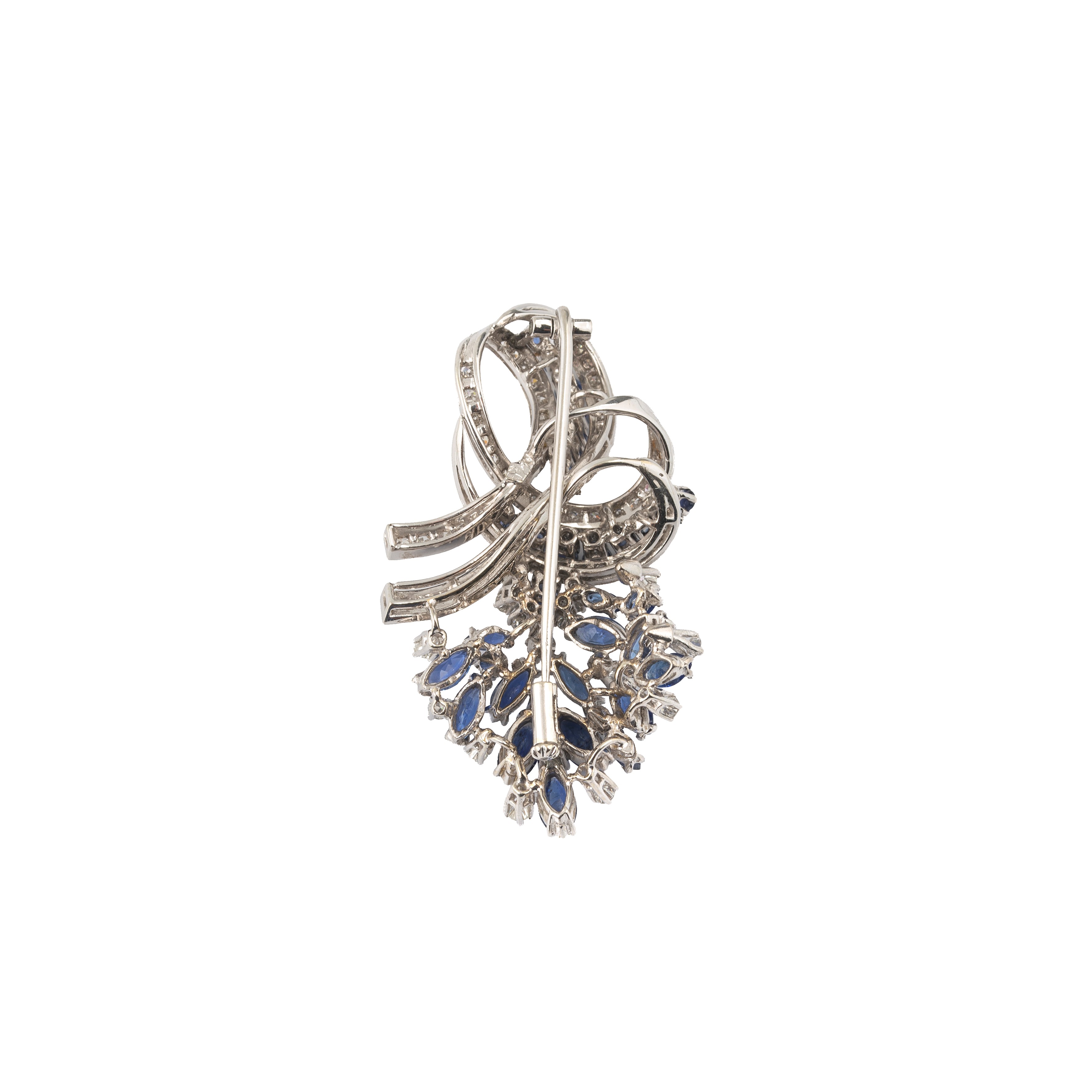 Spilla floreale in oro bianco 18 kt, diamanti e zaffiri