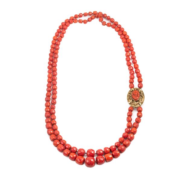 Long two-strand necklace in red coral and 14kt yellow gold