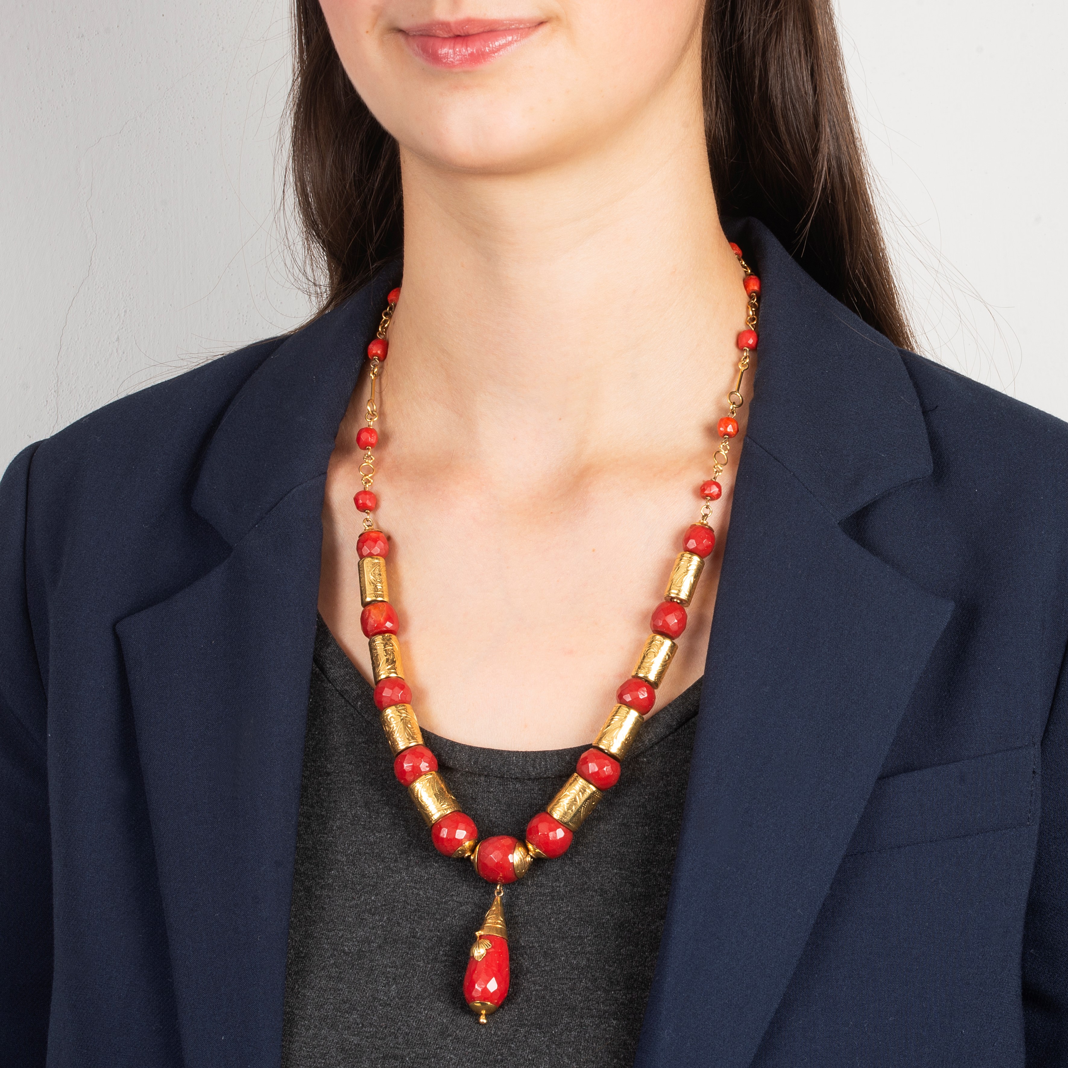 Grande collana in corallo rosso e oro giallo 14 kt