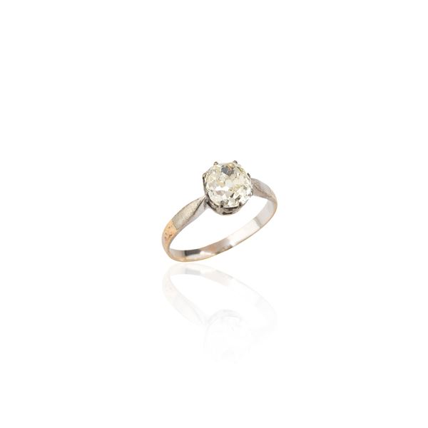 Anello solitario in oro bianco 18 kt e diamante