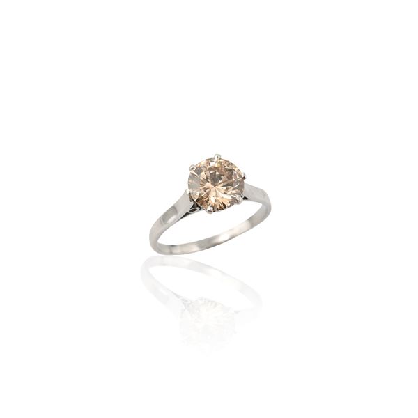 Anello solitario in oro bianco 18 kt e diamante brown