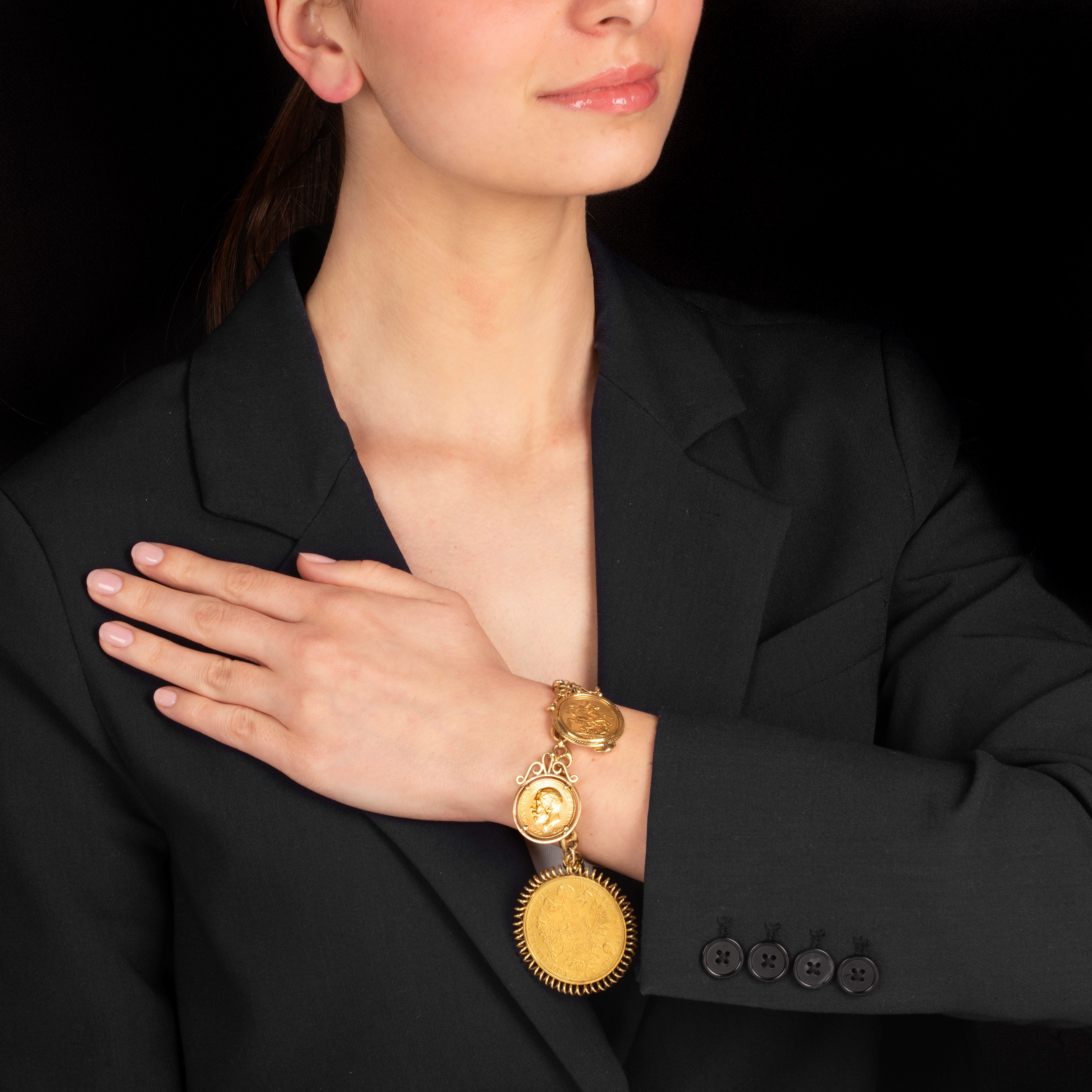 Bracciale a maglia marina in oro giallo 18 kt con quattro sterline e 4 ducati del 1915 "Francesco...