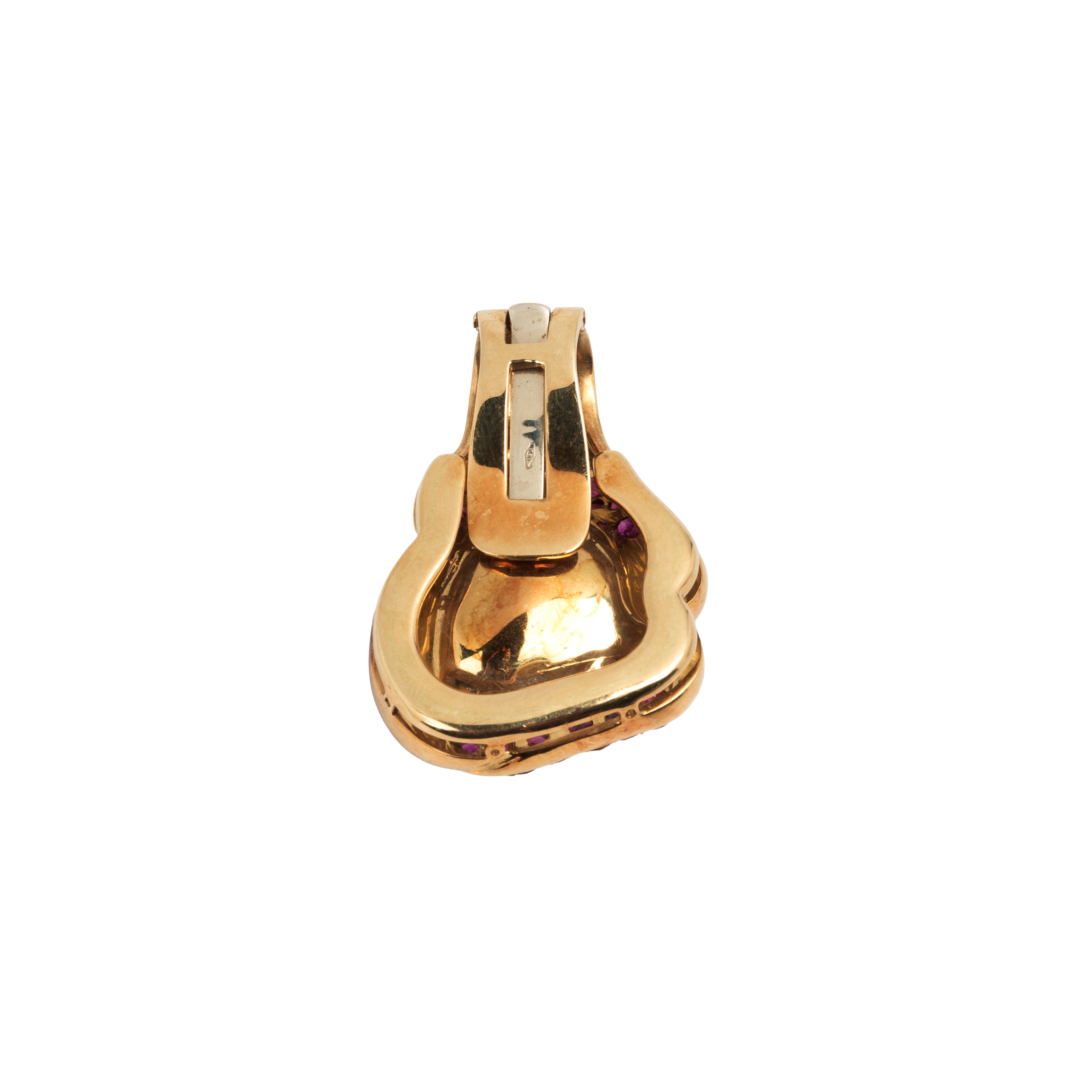 Grande clips in oro giallo 18 kt, perla scaramazza, diamanti e rubini