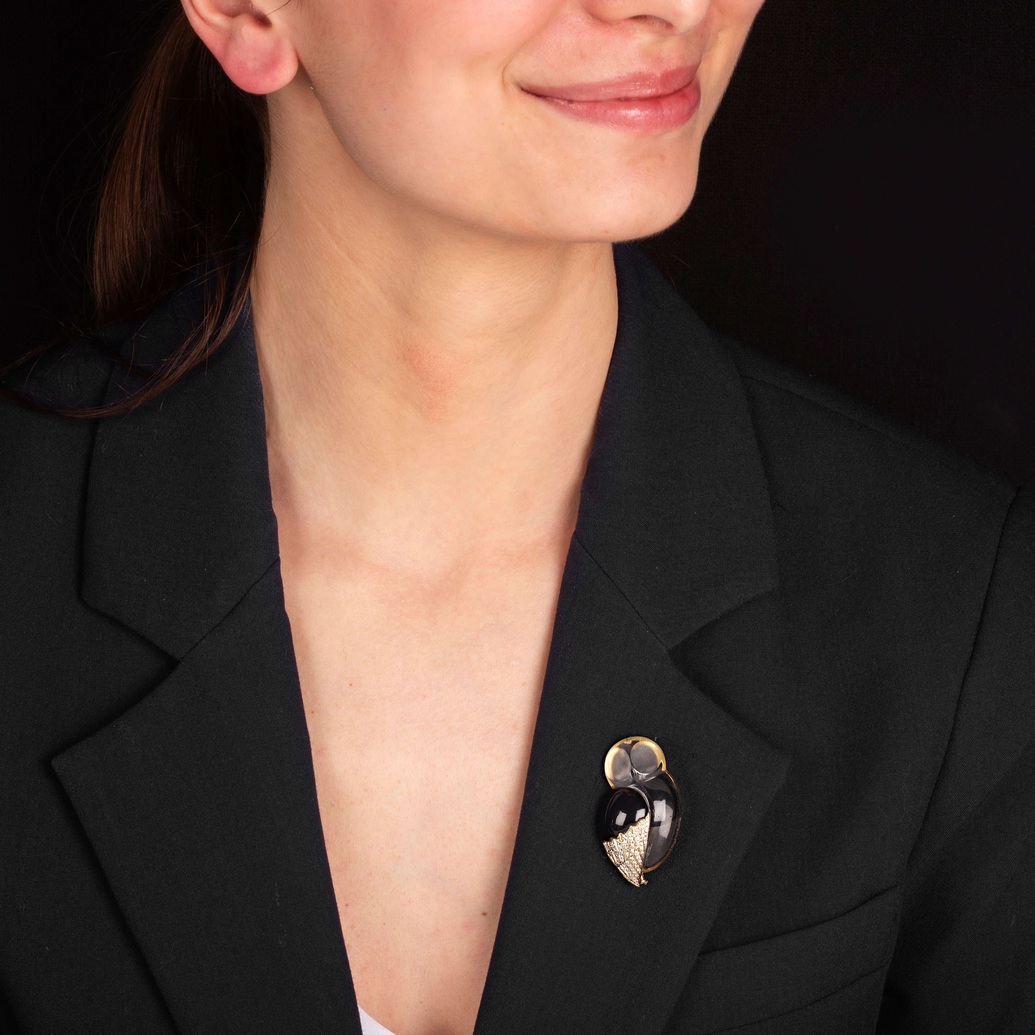 Spilla Gufo in oro bianco 18 kt, cristallo, smalto nero e diamanti