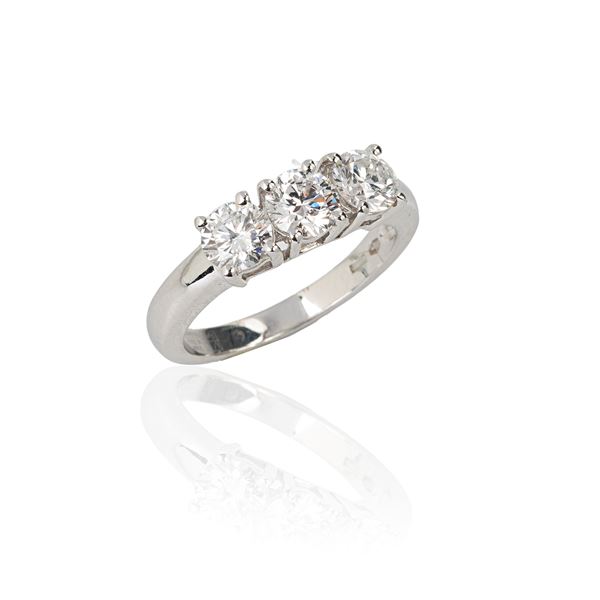 Trilogy ring in 18kt white gold and diamonds