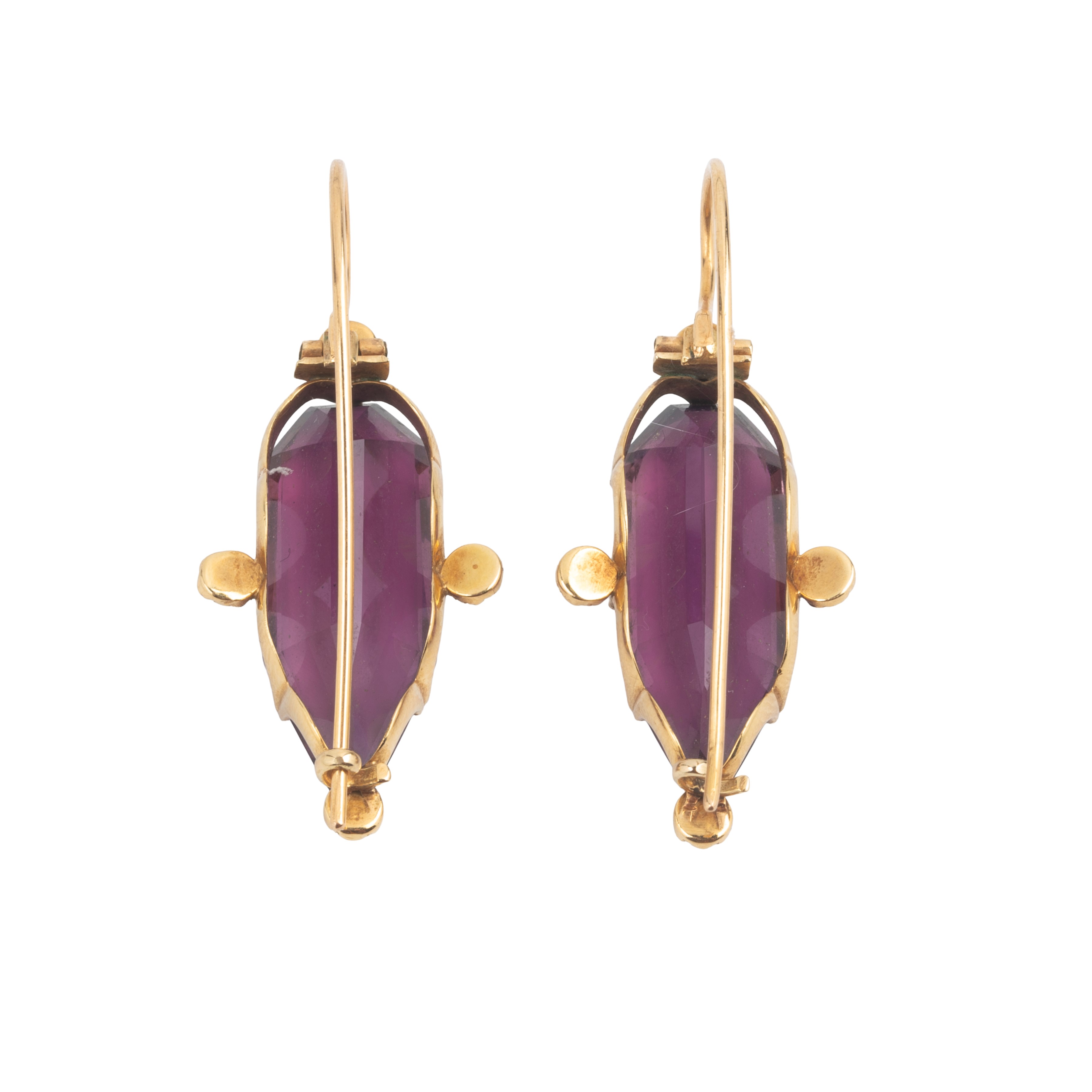 Paio di lunghi orecchini in oro giallo 18 kt, microperle e ametista