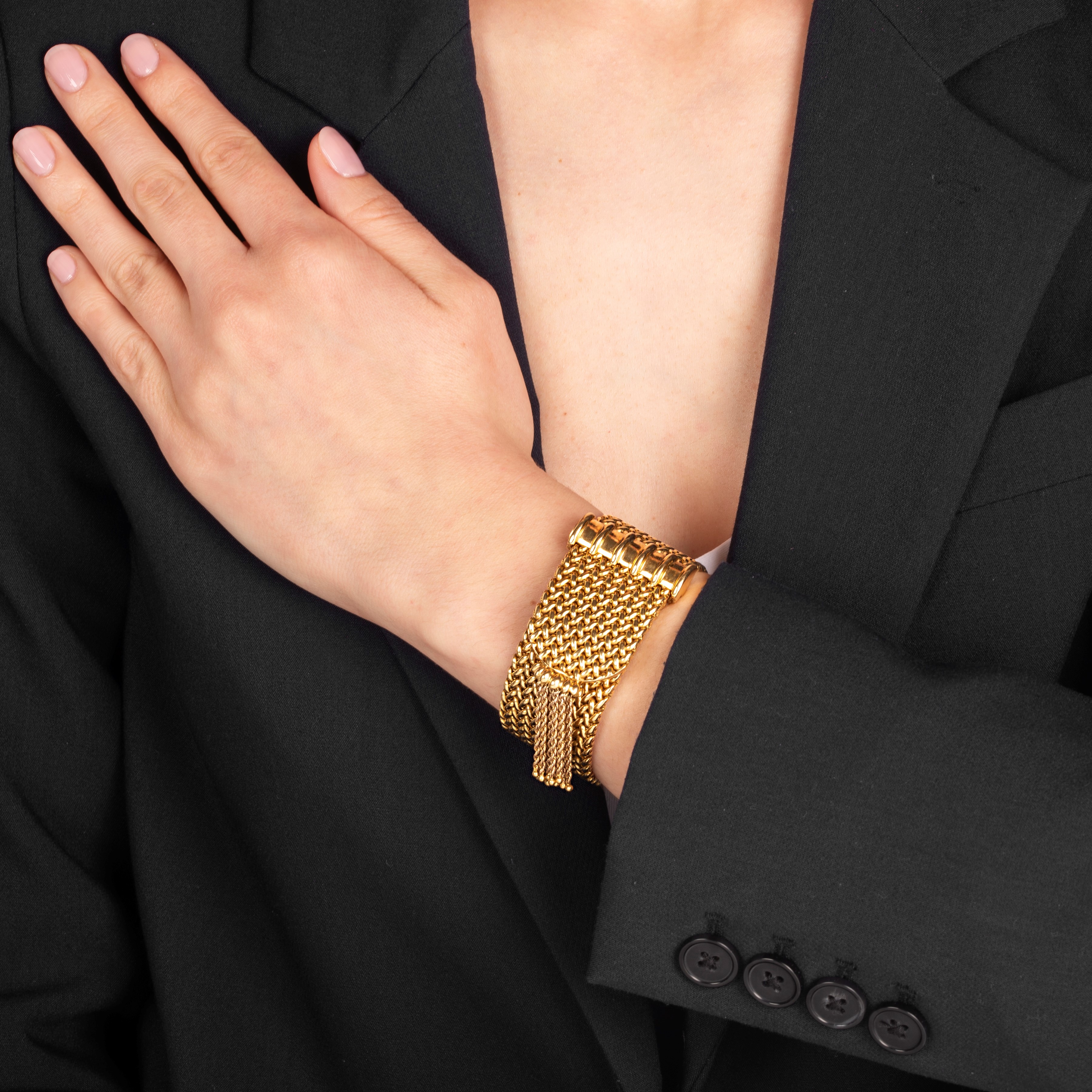 Bracciale orologio realizzato come una nappa in oro giallo 18 kt