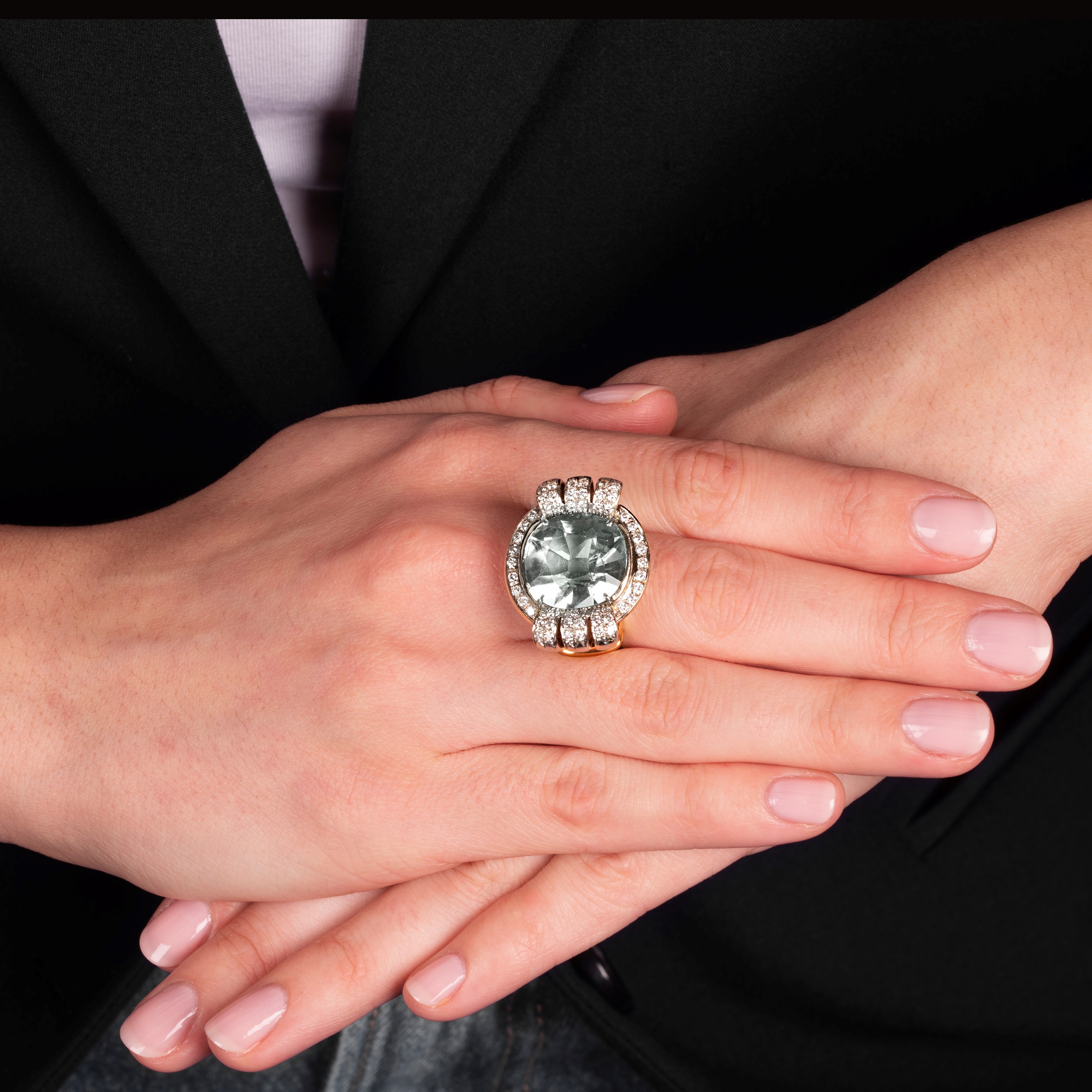 Grande anello in oro giallo e bianco 18 kt, diamanti e acquamarina