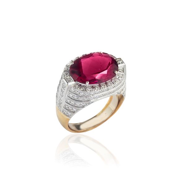 Large ring in 18 kt yellow and white gold, diamonds and rubellite