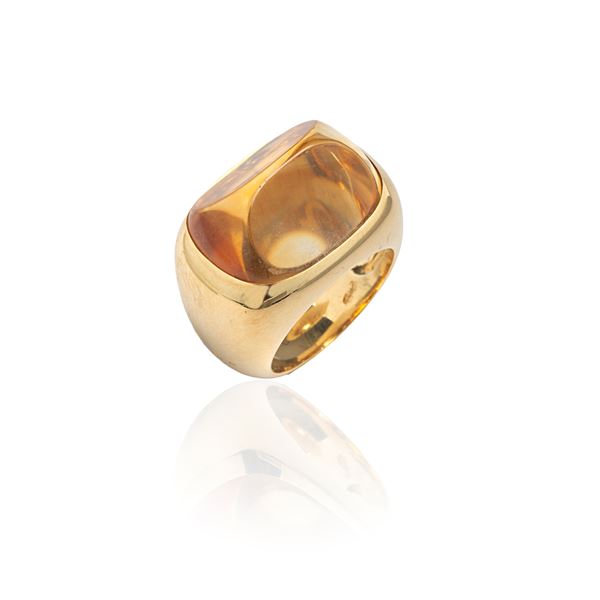 Large ring in 18 kt yellow gold and citrine quartz
