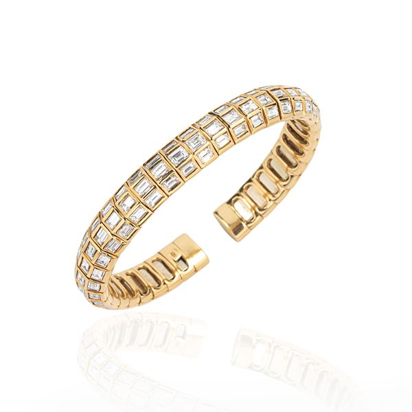 Important rigid bracelet in 18 kt yellow gold and diamonds